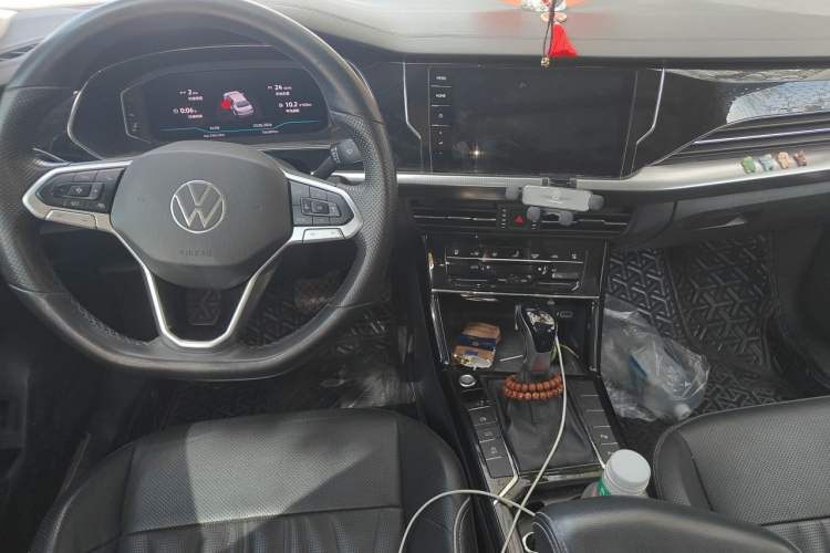 Used Volkswagen Passat 2022 330TSI Luxury Edition Center Console