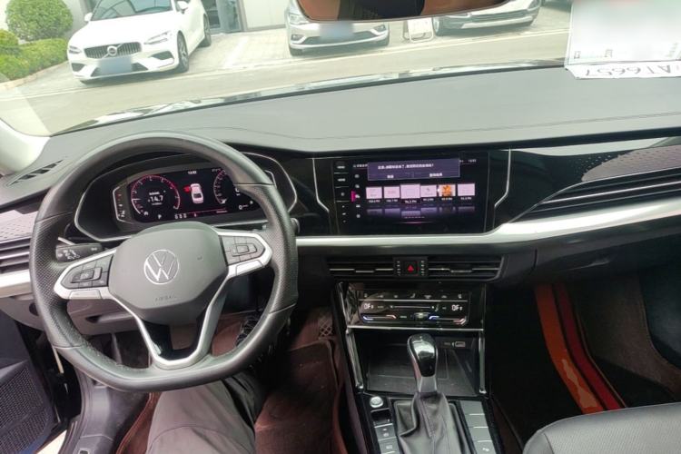 Used Volkswagen Passat 2022 330TSI Luxury Edition Center Console