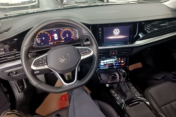 Used Volkswagen Passat 2022 330TSI Elite Edition Center Console