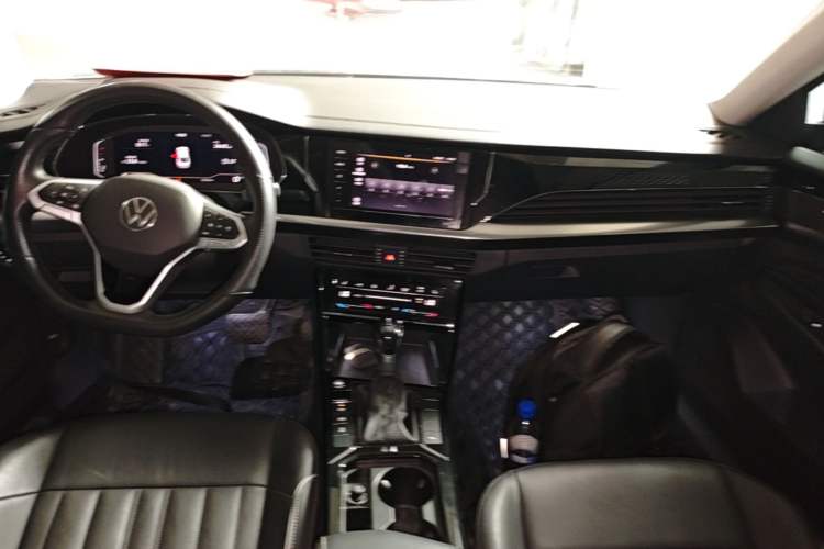 Used Volkswagen Passat 2022 330TSI Elite Edition Center Console
