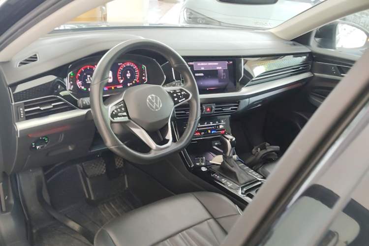 Used Volkswagen Passat 2022 330TSI Luxury Edition Center Console