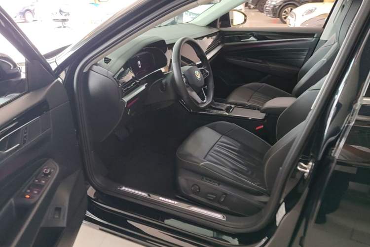 Used Volkswagen Passat 2022 330TSI Luxury Edition Driver Seat