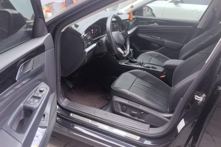 Used Volkswagen Passat 2022 330TSI Luxury Edition Driver Seat