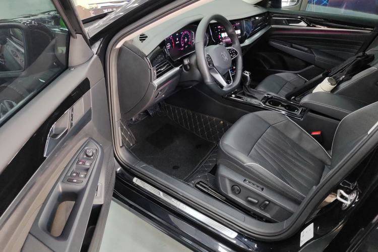 Used Volkswagen Passat 2022 330TSI Luxury Edition Driver Seat