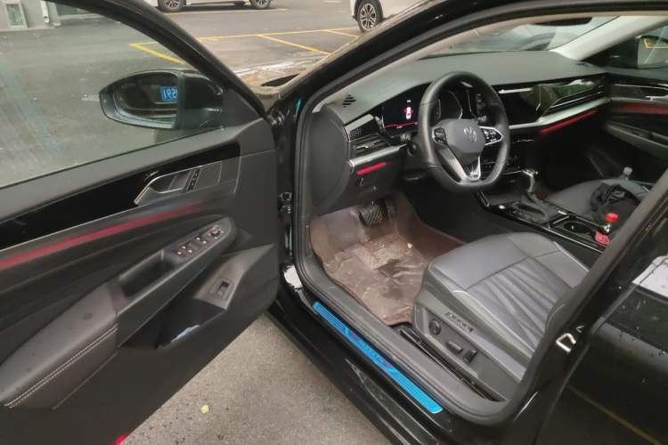 Used Volkswagen Passat 2022 330TSI Luxury Edition Driver Seat