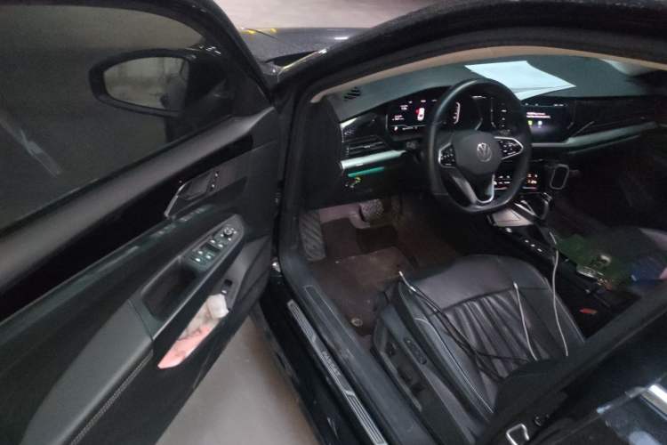 Used Volkswagen Passat 2022 330TSI Luxury Edition Driver Seat