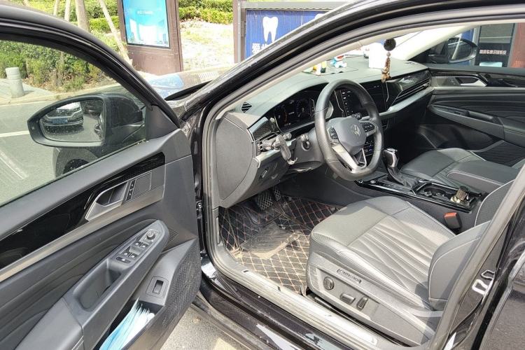 Used Volkswagen Passat 2022 330TSI Luxury Edition Driver Seat