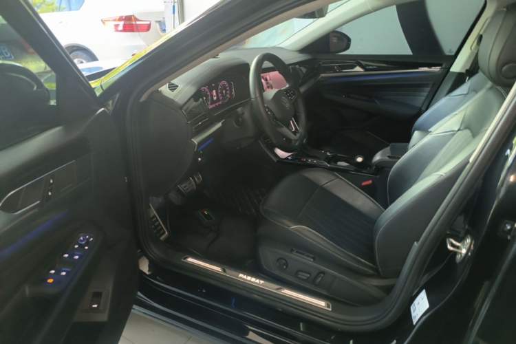 Used Volkswagen Passat 2022 330TSI Luxury Edition Driver Seat