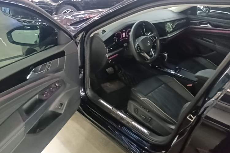 Used Volkswagen Passat 2022 330TSI Luxury Edition Driver Seat