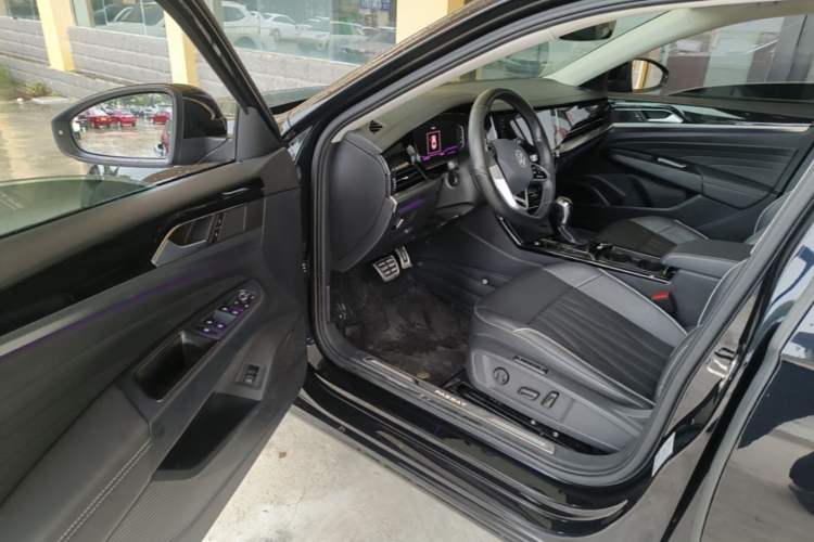 Used Volkswagen Passat 2022 330TSI Luxury Edition Driver Seat
