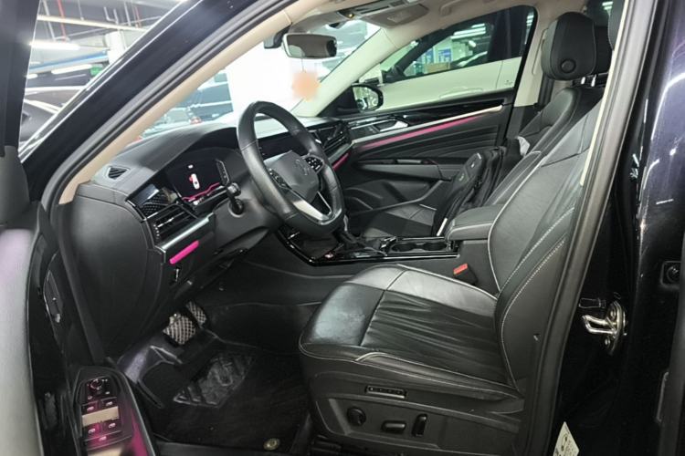 Used Volkswagen Passat 2022 330TSI Luxury Edition Driver Seat