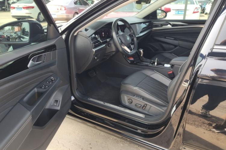 Used Volkswagen Passat 2022 330TSI Luxury Edition Driver Seat