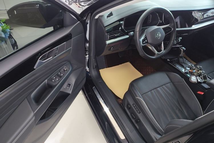 Used Volkswagen Passat 2022 330TSI Luxury Edition Driver Seat