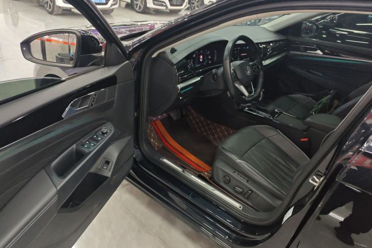 Used Volkswagen Passat 2022 330TSI Luxury Edition Driver Seat