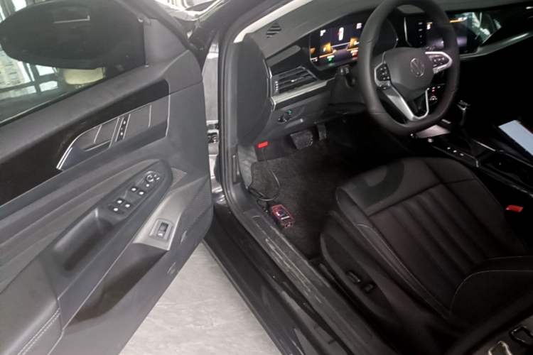 Used Volkswagen Passat 2022 280TSI Business Edition Driver Seat