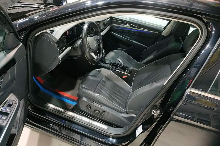 Used Volkswagen Passat 2022 330TSI Luxury Edition Driver Seat