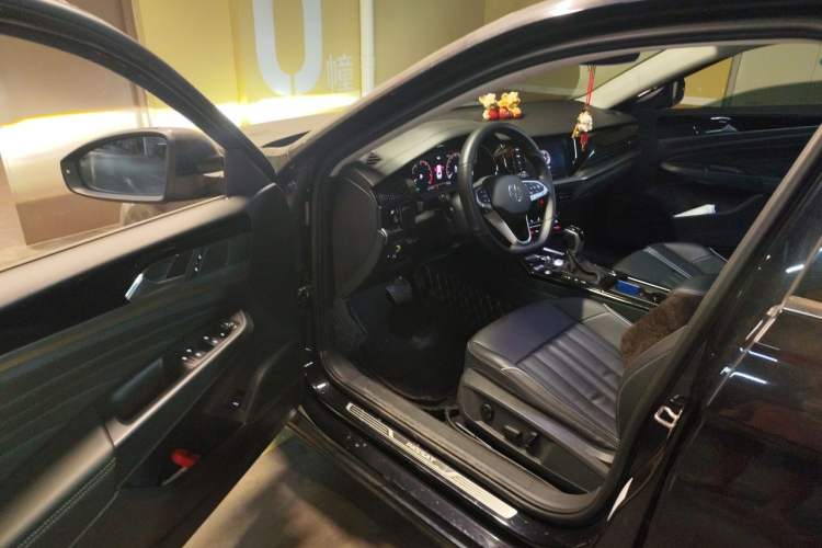 Used Volkswagen Passat 2022 330TSI Elite Edition Driver Seat