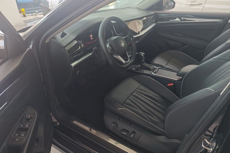 Used Volkswagen Passat 2022 330TSI Luxury Edition Driver Seat