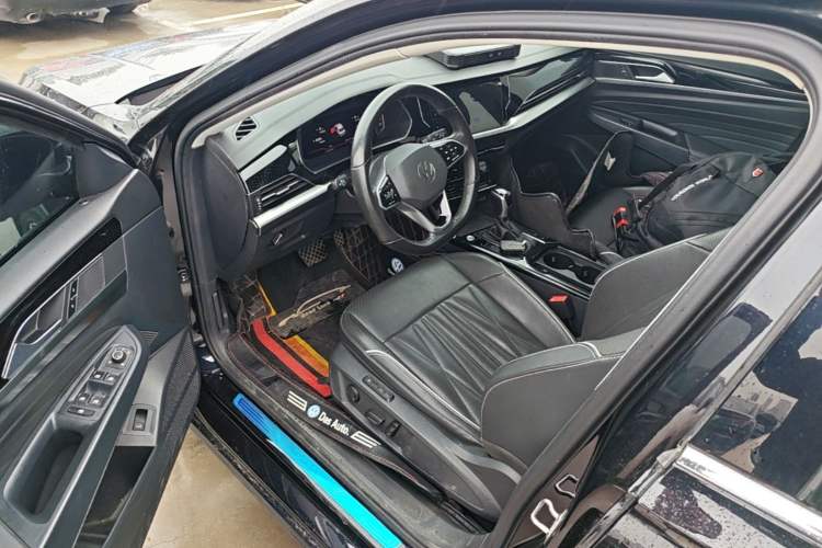 Used Volkswagen Passat 2022 330TSI Luxury Edition Driver Seat