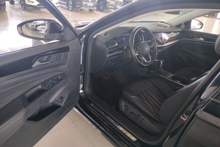 Used Volkswagen Passat 2022 330TSI Luxury Edition Driver Seat