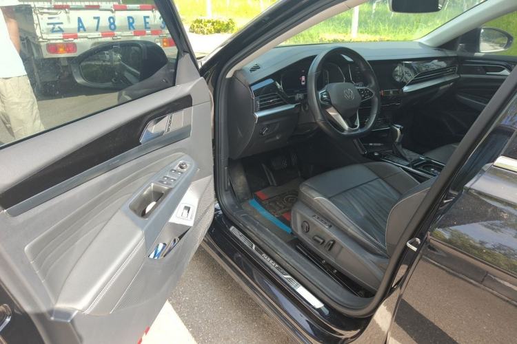 Used Volkswagen Passat 2022 330TSI Luxury Edition Driver Seat
