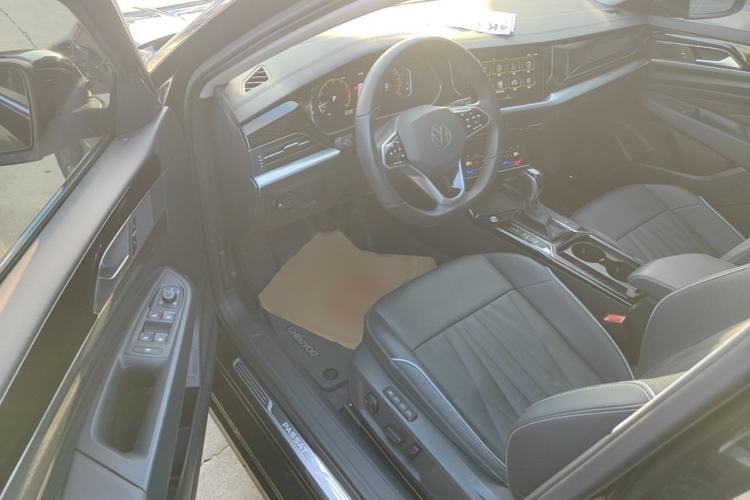 Used Volkswagen Passat 2022 330TSI Luxury Edition Driver Seat