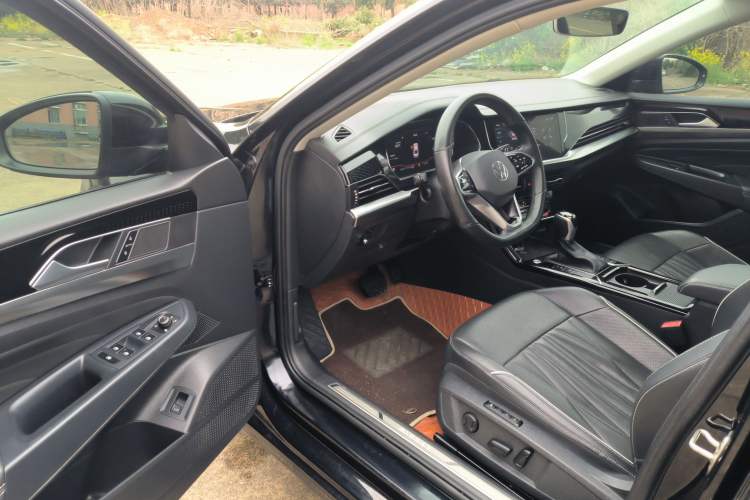 Used Volkswagen Passat 2022 330TSI Luxury Edition Driver Seat