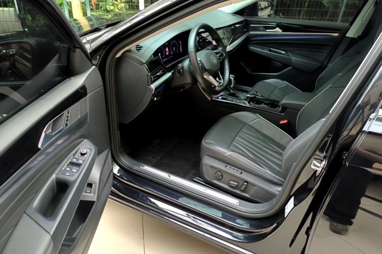 Used Volkswagen Passat 2022 330TSI Luxury Edition Driver Seat