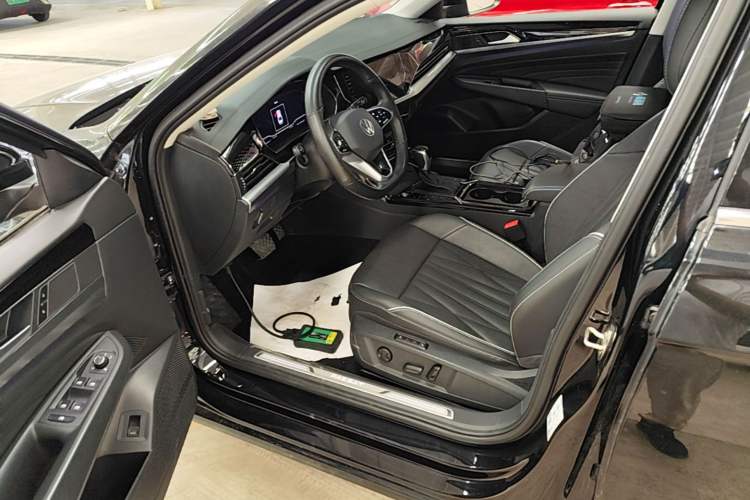 Used Volkswagen Passat 2022 330TSI Luxury Edition Driver Seat