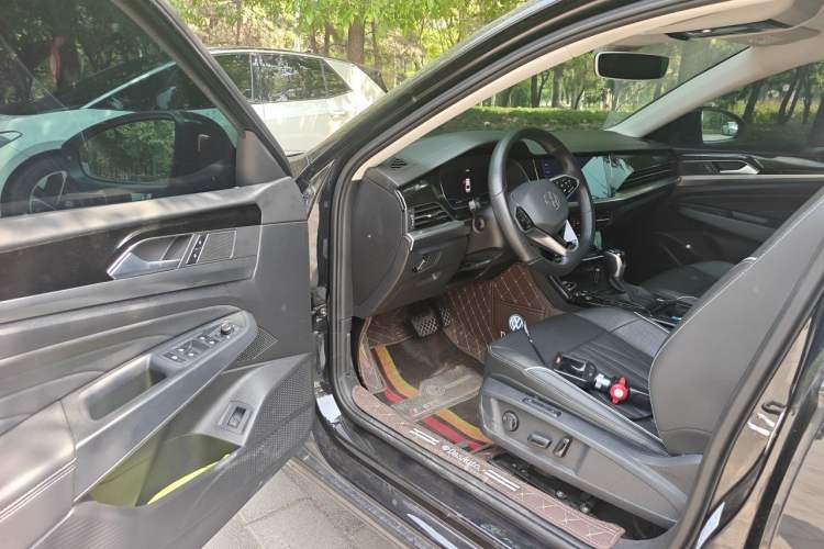 Used Volkswagen Passat 2022 330TSI Luxury Edition Driver Seat