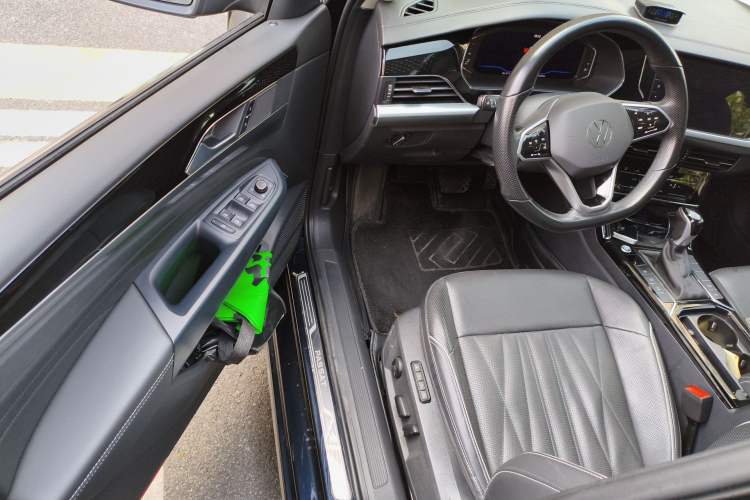 Used Volkswagen Passat 2022 330TSI Starry Luxury Edition Driver Seat
