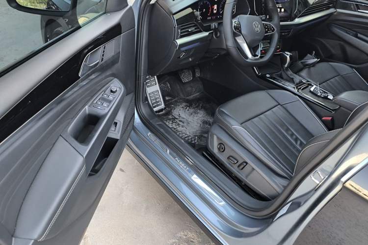 Used Volkswagen Passat 2022 330TSI Elite Edition Driver Seat