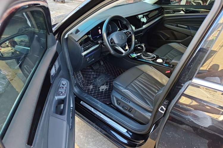 Used Volkswagen Passat 2022 330TSI Luxury Edition Driver Seat