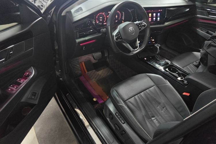 Used Volkswagen Passat 2022 330TSI Luxury Edition Driver Seat