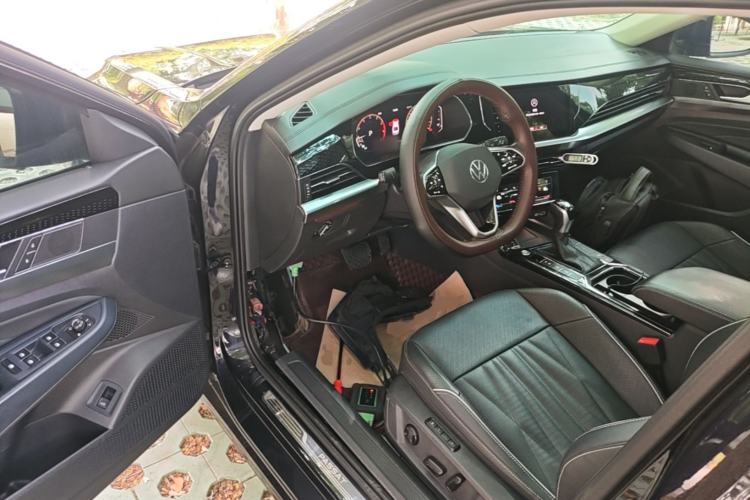 Used Volkswagen Passat 2022 330TSI Starry Luxury Edition – Exclusive Special Edition Driver Seat
