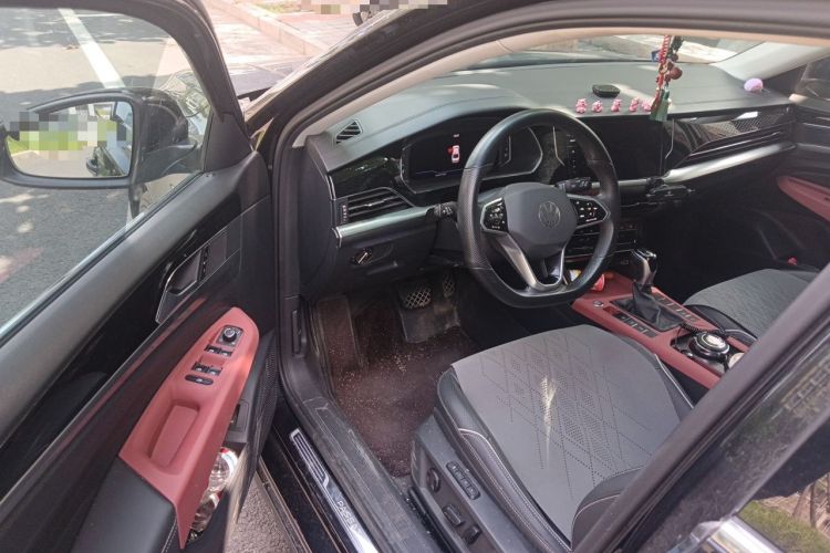 Used Volkswagen Passat 2022 330TSI Luxury Edition Driver Seat