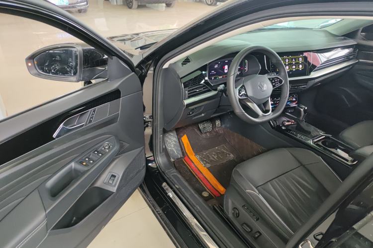 Used Volkswagen Passat 2022 330TSI Luxury Edition Driver Seat