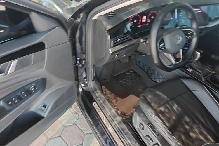 Used Volkswagen Passat 2022 330TSI Luxury Edition Driver Seat