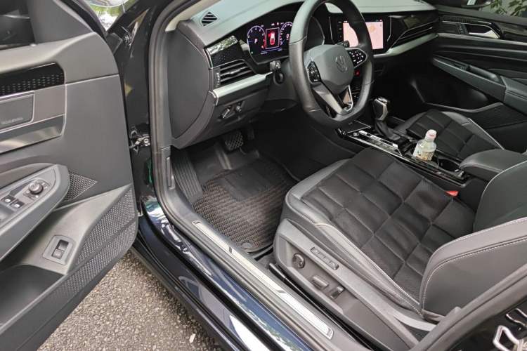 Used Volkswagen Passat 2022 380TSI Flagship Edition Driver Seat