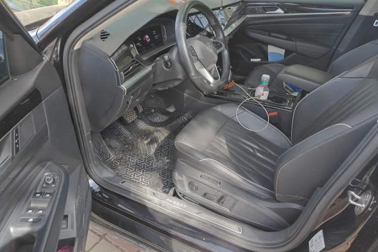 Used Volkswagen Passat 2022 330TSI Luxury Edition Driver Seat