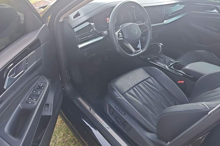 Used Volkswagen Passat 2022 330TSI Starry Luxury Edition Driver Seat