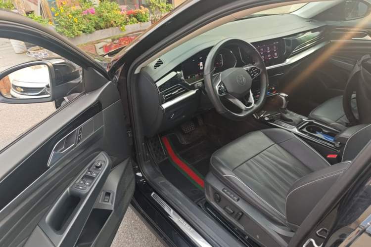 Used Volkswagen Passat 2022 330TSI Luxury Edition Driver Seat