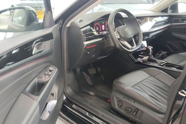 Used Volkswagen Passat 2022 330TSI Luxury Edition Driver Seat