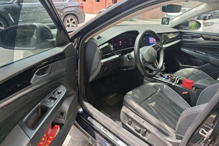 Used Volkswagen Passat 2022 330TSI Luxury Edition Driver Seat