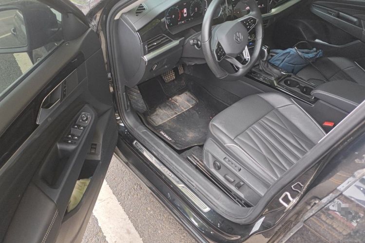 Used Volkswagen Passat 2022 330TSI Luxury Edition Driver Seat