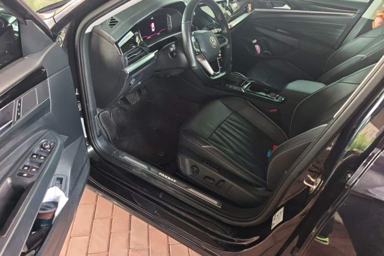 Used Volkswagen Passat 2022 330TSI Luxury Edition Driver Seat