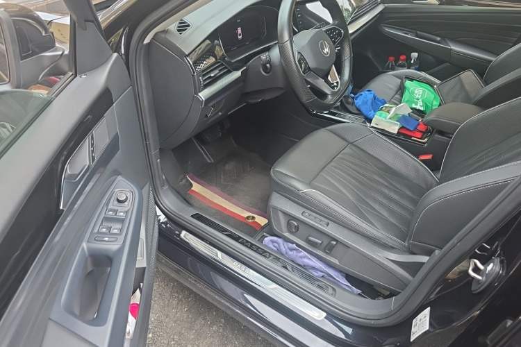 Used Volkswagen Passat 2022 330TSI Luxury Edition Driver Seat