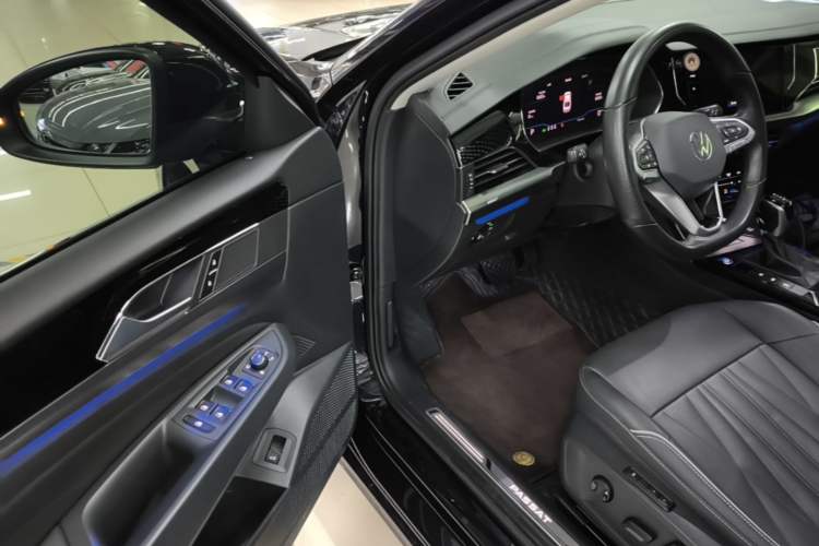Used Volkswagen Passat 2022 330TSI Luxury Edition Driver Seat