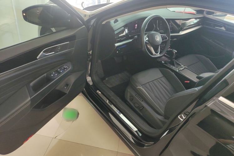 Used Volkswagen Passat 2022 330TSI Starry Luxury Edition – Exclusive Special Edition Driver Seat