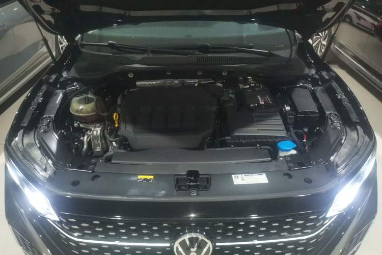 Used Volkswagen Passat 2022 330TSI Starry Luxury Edition – Exclusive Special Edition Engine Bay